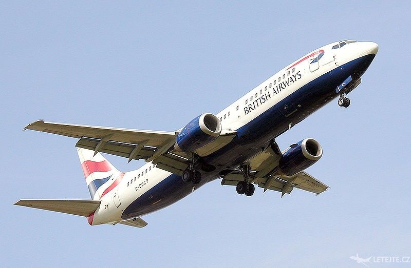 Boeing 737–400, autor: Arpingstone