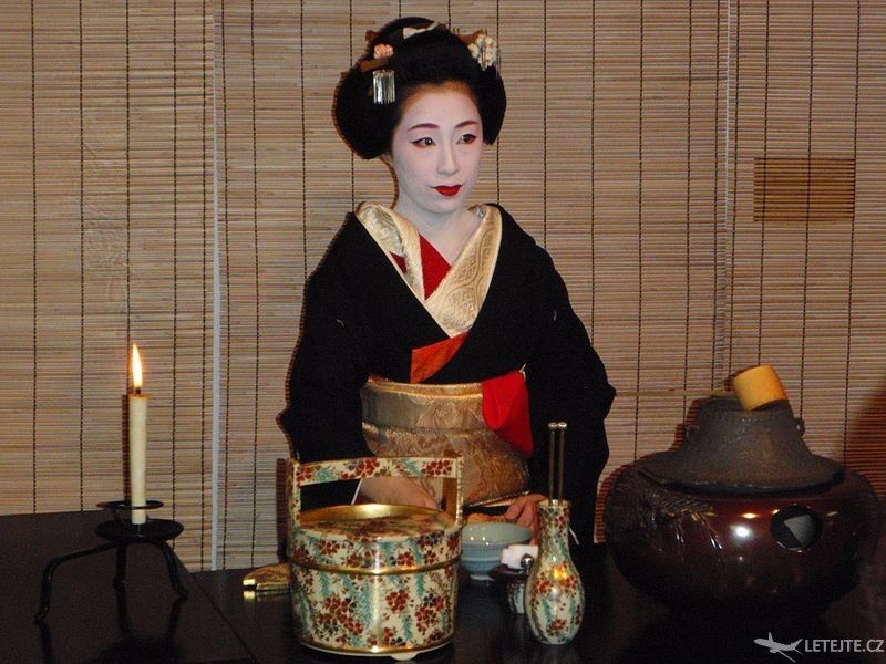 Geisa v typickém make-upu a tradičním kimonu, autor: Catfisheye