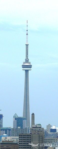 CN Tower je druhou největší budovou na světě, pro turisty je otevřena denně, autor: AdMeskens