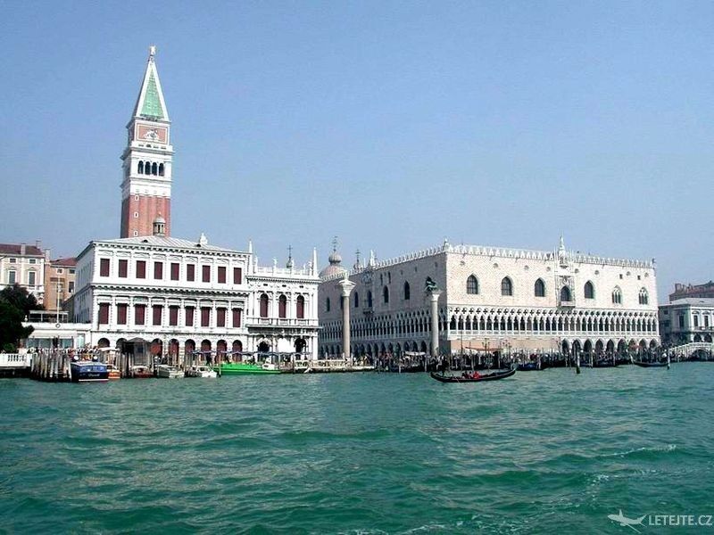 Centrum Benátek celé stojí na kůlech, autor: Bierdimpfl
