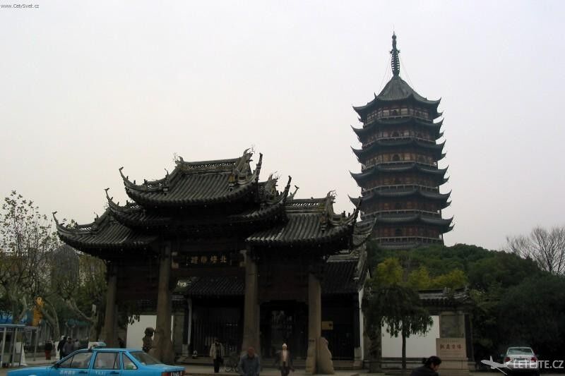 Typické čínské stavby, na které narazíte kdekoliv, autor: simsiladock