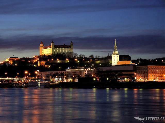 Bratislava se pyšní historickým hradem a mostem z 20. století, autor: mestortheodor