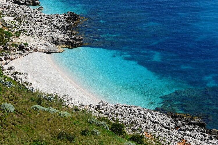 Sicílie dominuje průuračným mořem, autor: estherdelacroix