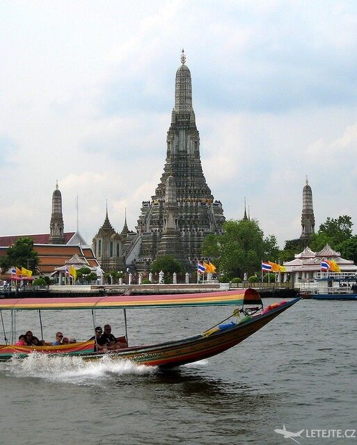 Bangkok v sobě snoubí prvky moderní i starobylé architektury, autor: @Doug88888