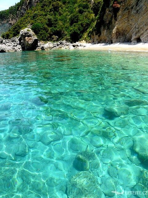 Korfu se pyšní průzračným mořem, autor: anybookers