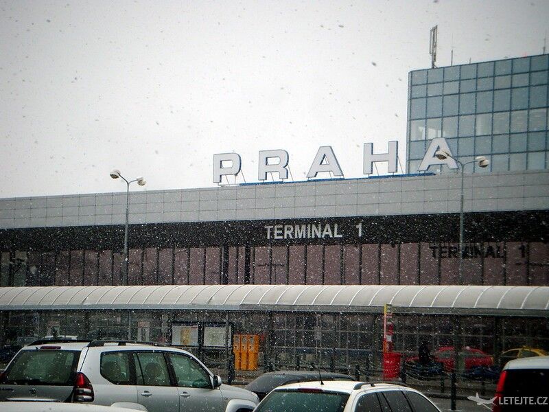 Odleťte z Prahy na dovolenou a vůz nechte zaparkovaný na letišti (http://www.letejte.cz)